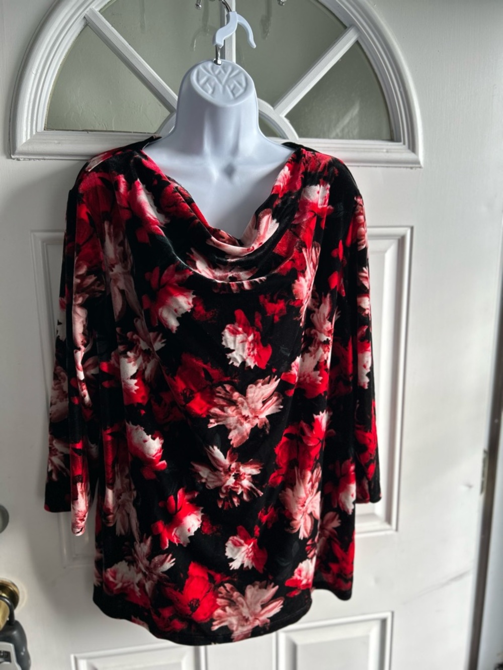 Liz Claiborne Black Red Floral Velvet Top Size Xl Har2